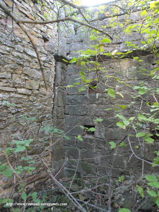 INTERIOR DEL TRAMO TERCERO, FUERA DEL ACTUAL TEMPLO. MURO SUR